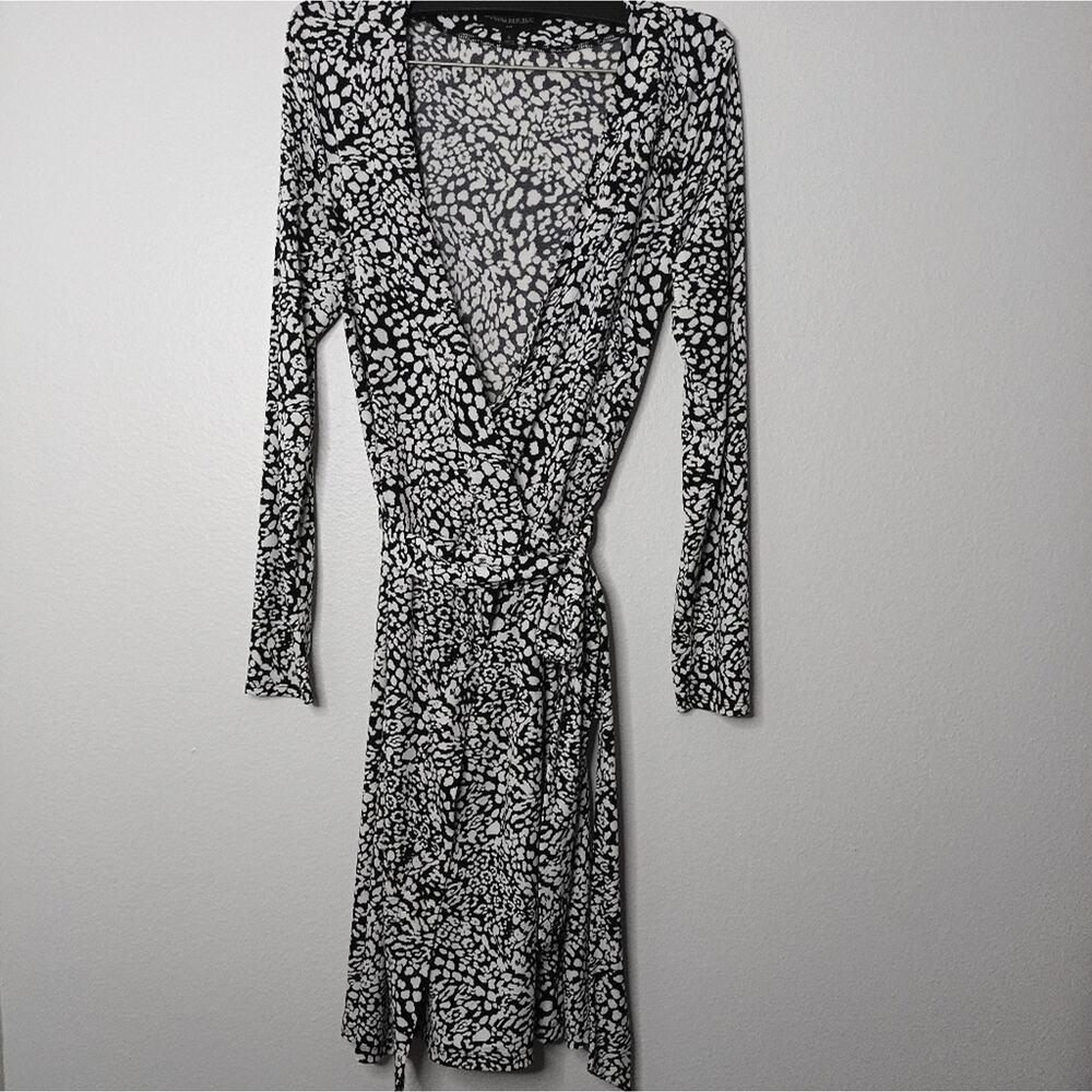 Banana Republic Flowy Elegant Black and White Wrap Dress Knee Length Animal Prep